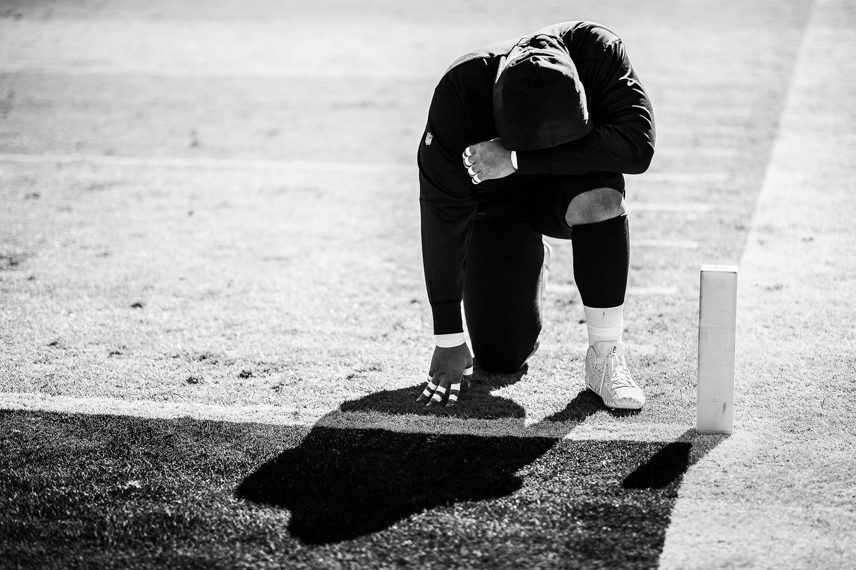 NFL player Orlando Brown Jr. kneels to pray