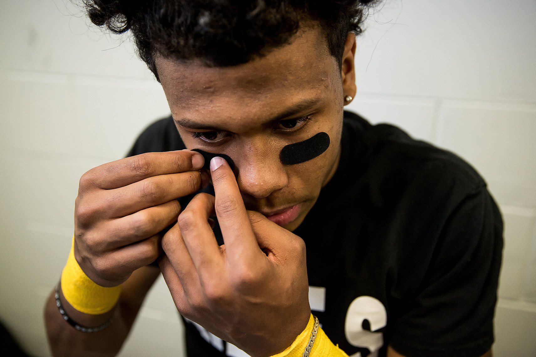 COMMERCIAL DOCUMENTARY SPORTS PHOTOGRAPHER IN BALTIMORE ST FRANCES FOOTBALL TEAM FEATURED IN HBO THE COST OF WINNING SERIES AND ESPN E60 PHOTOGRAPHY